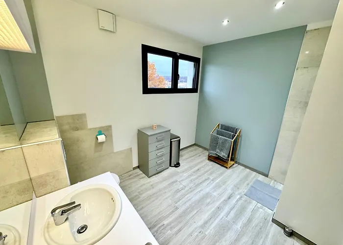 Guest house Pour 2 Au Calme Climatisee 3*